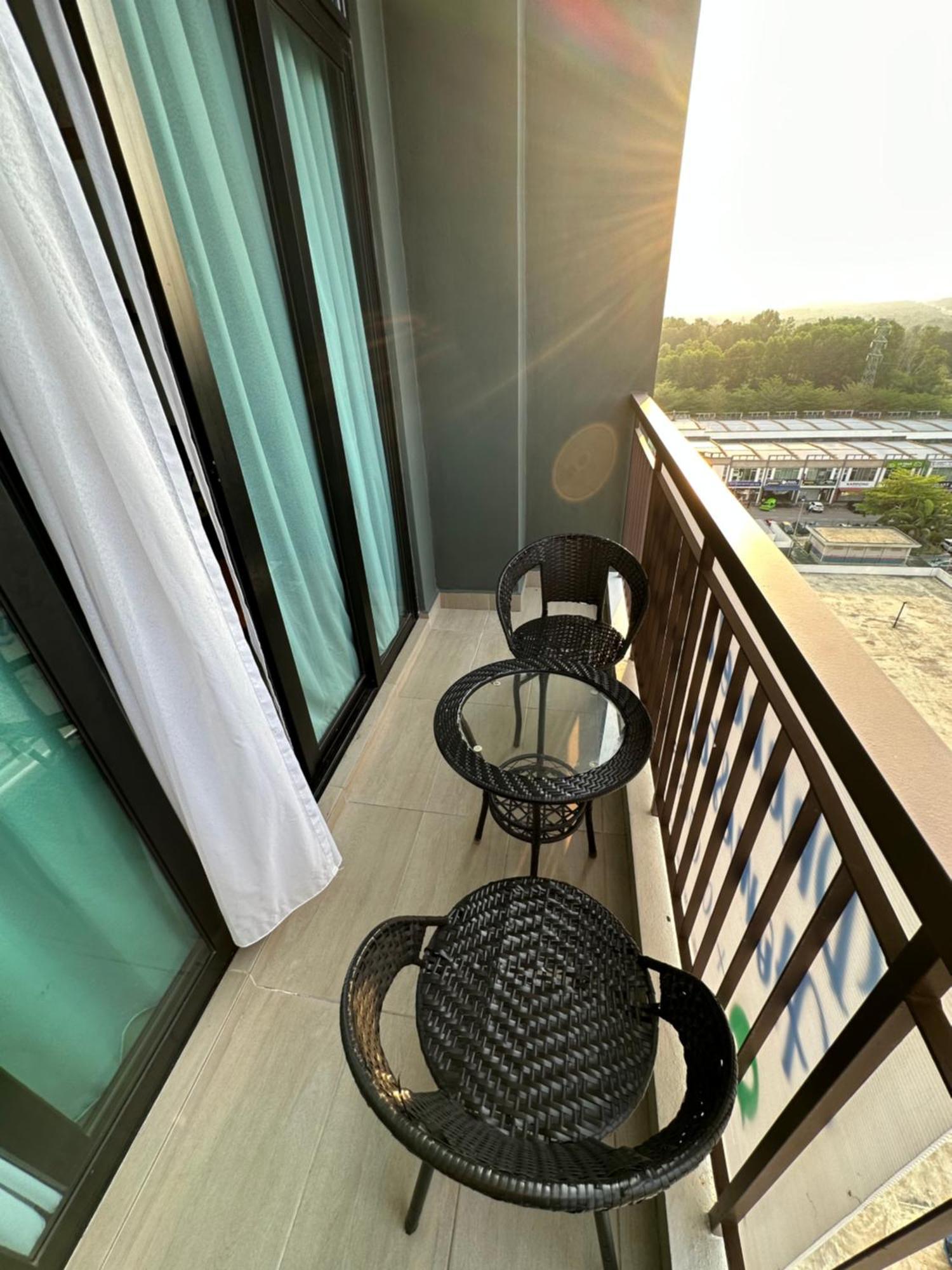 Johor Dhancell Executive 8 Pax Netflix Wifi Apartment