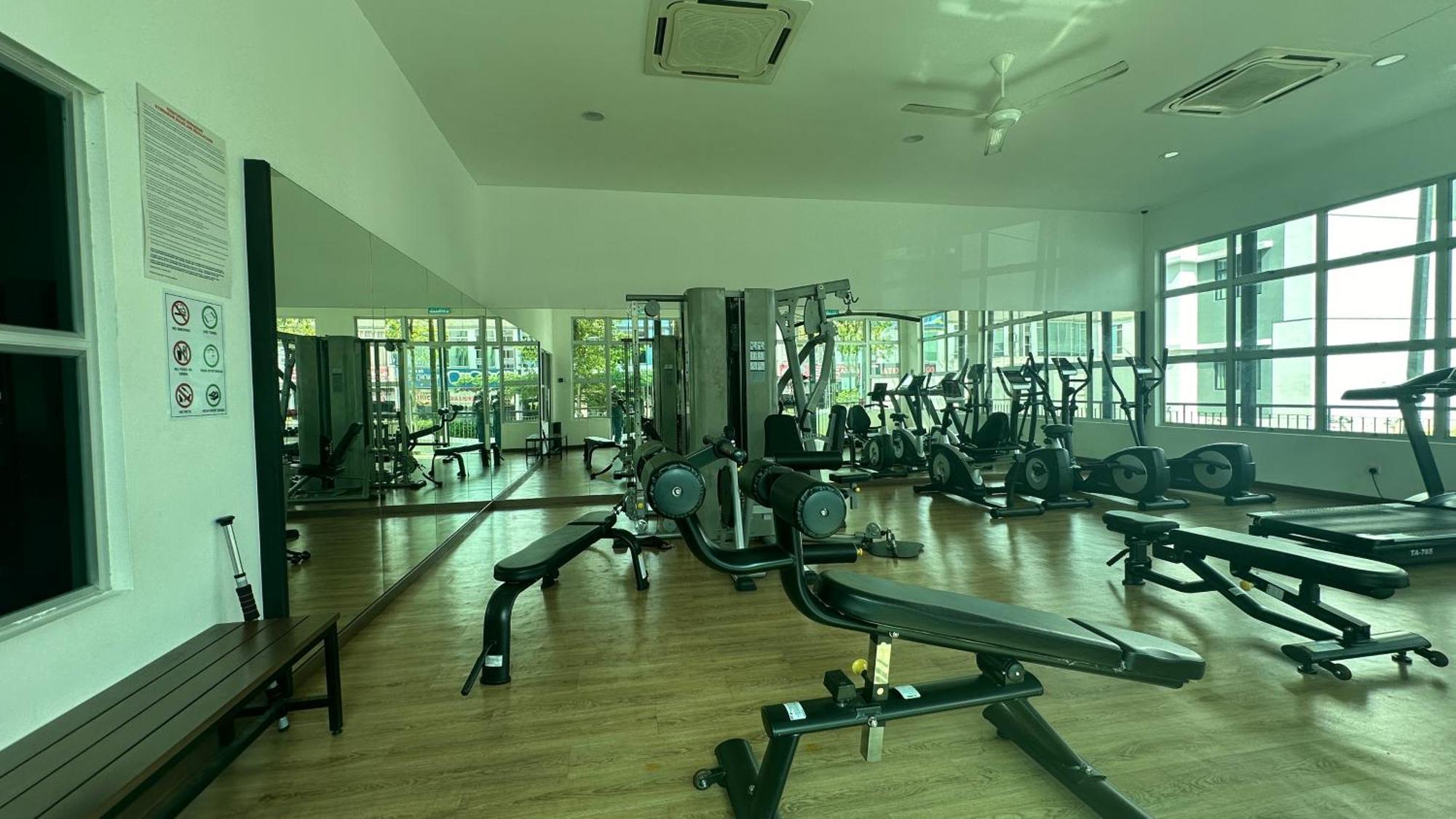 Johor Dhancell Executive 8 Pax Netflix Wifi * Desaru
